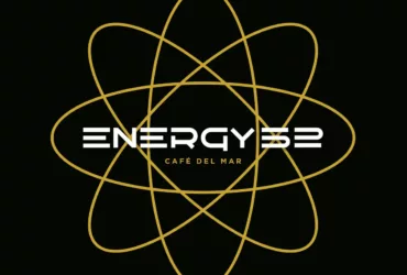 Pochette de l'édition anniversaire des 30 ans d'Energy 52 - Café del Mar, avec un design noir et doré illustrant un atome stylisé.